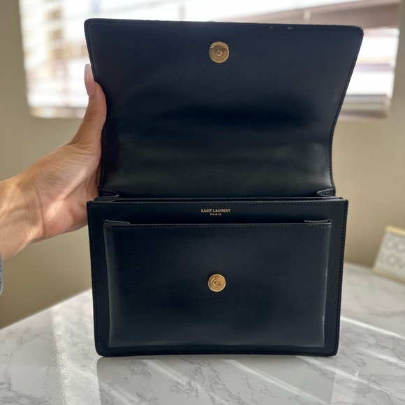 YSL Sunset Medium Chain Bag in Smooth Leather - Black and Gold - Picture 4 of 11